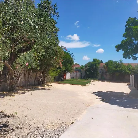 Caremeau 2 * Nîmes